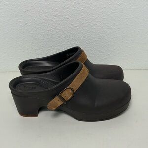 Crocs Womens Sarah Mule Platform Clogs Size 6 Brown Tan Suede Buckle Casual Boho